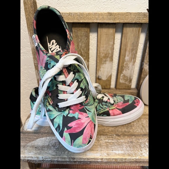 Tropical Vans - Picture 2 of 7